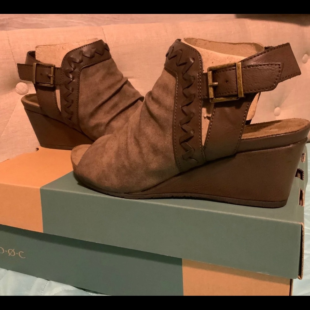 Distressed Wedged Sandal Ankle Boot style